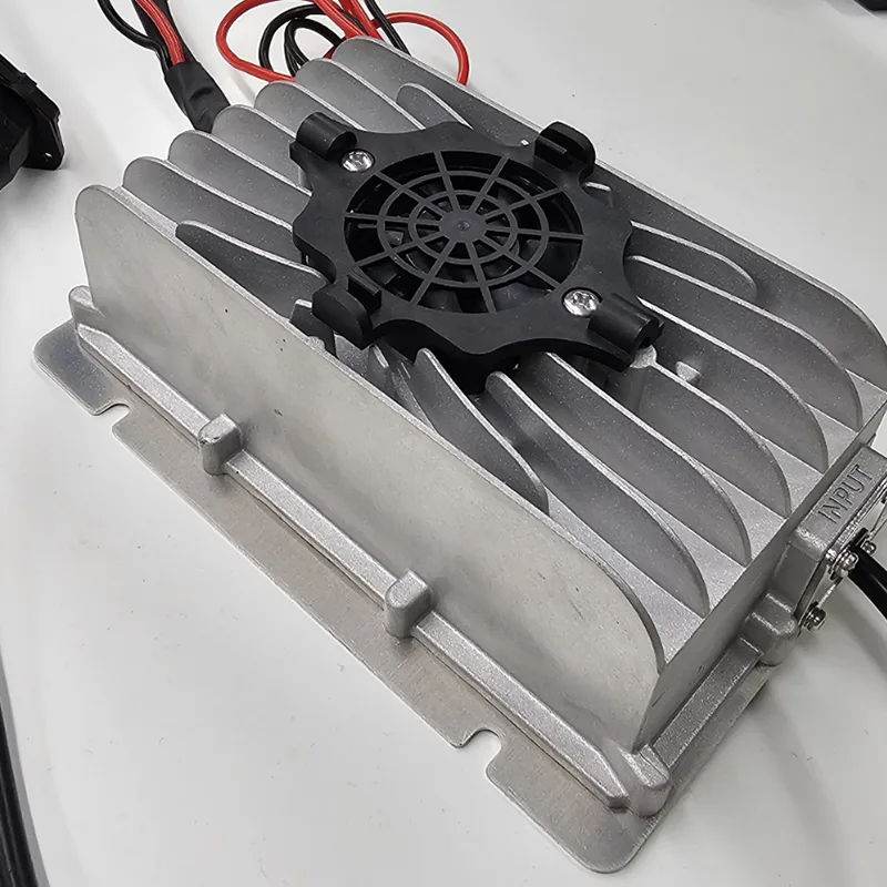 600W-ko potentzia handiko golf-gurdiaren kargagailu azkarra esklusiboa